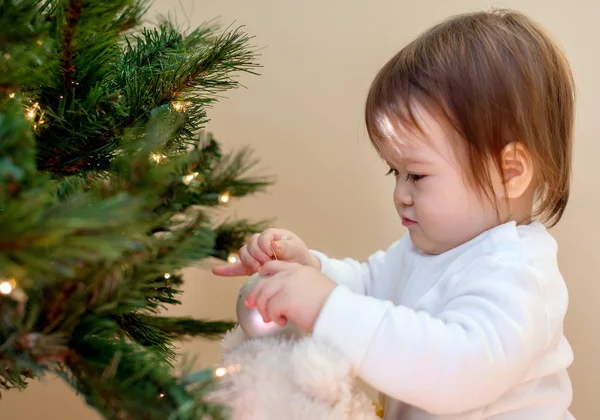 Noel zamanı, onun evinde çocuk