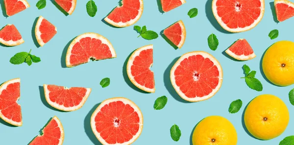 Gehalveerde verse grapefruits — Stockfoto