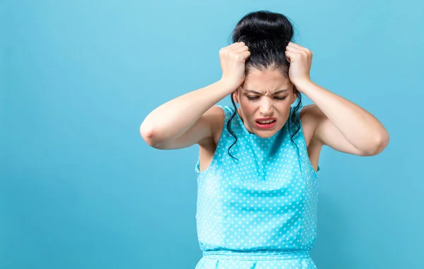 Mulher jovem sentindo-se estressada — Fotografia de Stock