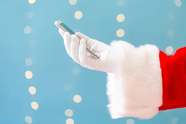 Santa in possesso di uno smartphone — Foto Stock