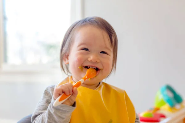 Happy toddler boy eating a meal — Stock Photo, Image