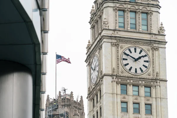 Torre dell'orologio nel centro di Chicago — Foto Stock