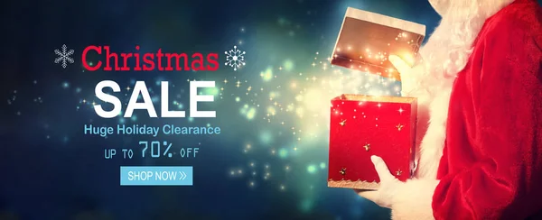 Boże Narodzenie wiadomość sprzedaży z Santa otwierając pudełko prezentów — Zdjęcie stockowe
