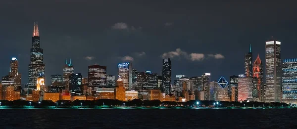 芝加哥市中心城市天际线夜景 — 图库照片