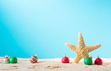 Noel süsler ile deniz yıldızı