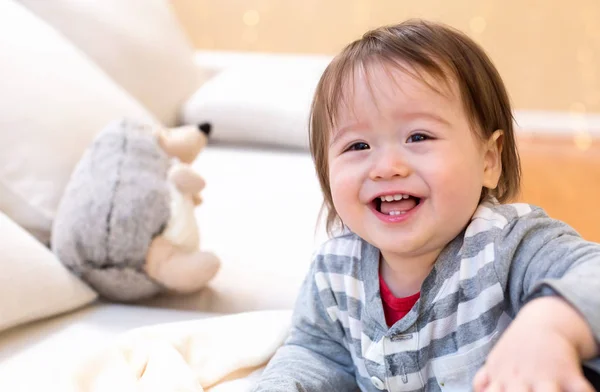 Ευχαρίστως toddler αγόρι χαμογελά — Φωτογραφία Αρχείου