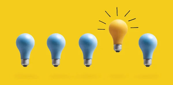 Um conceito excelente ideia com lâmpadas — Fotografia de Stock