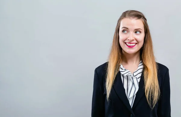 Feliz joven mujer — Foto de Stock