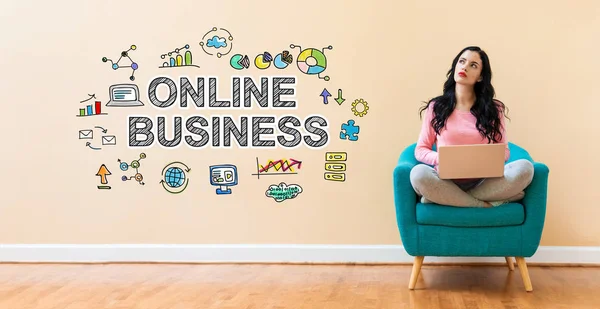 Online üzleti nő használ egy laptop — Stock Fotó