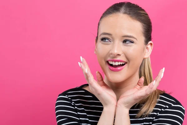 Verrast jonge vrouw poseren — Stockfoto