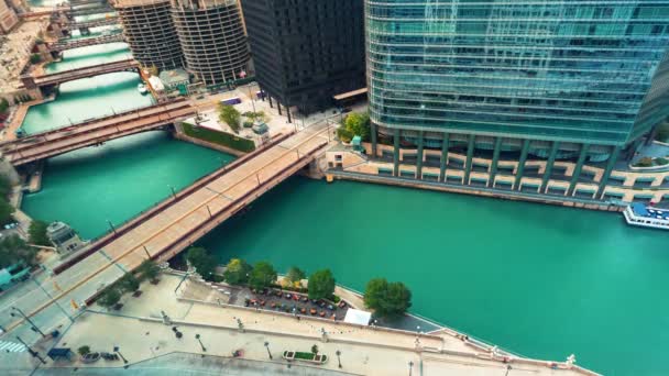 Time-lapse van verkeer langs de Chicago rivierfront — Stockvideo