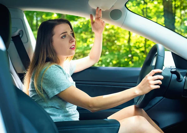 Stressed young woman upset about traffic — Stock Photo, Image