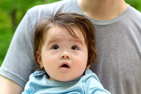 彼の両親と男の赤ちゃん — ストック写真