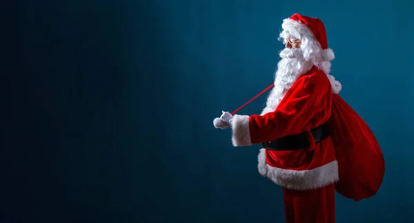 Babbo Natale con un sacco rosso — Foto Stock