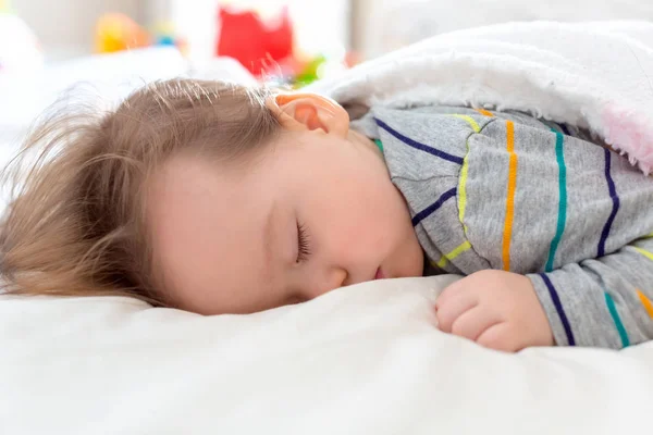 Toddler boy sleeping — Stock Photo, Image