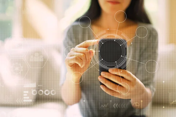Tech cirkel met vrouw met behulp van een smartphone — Stockfoto