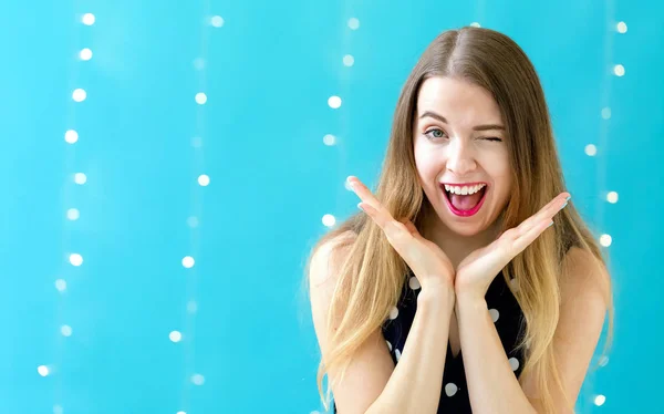 Feliz joven mujer — Foto de Stock