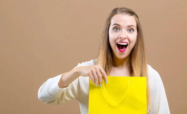 Vrouw met een shopping tassen — Stockfoto