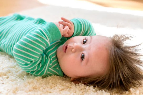 Baby boy lying down — Stock Photo, Image