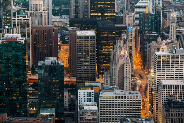 夜のシカゴの高層ビル — ストック写真