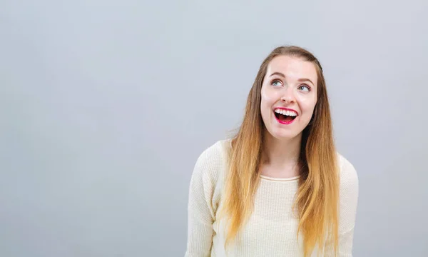 Feliz joven mujer — Foto de Stock