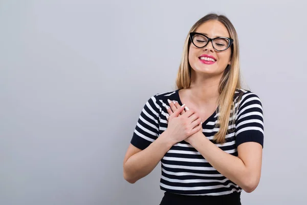 Vrouw met oprechte expressie — Stockfoto