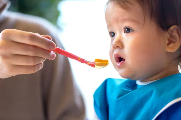 Toddler boy eating — Stock Photo, Image
