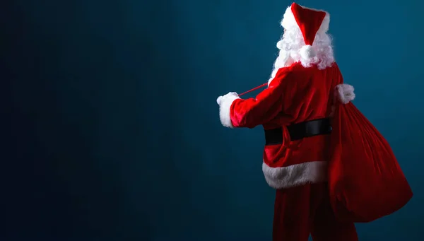 Babbo Natale con un sacco rosso — Foto Stock