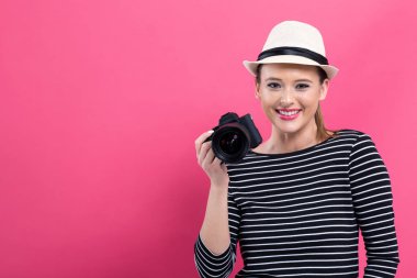 Profesyonel bir fotoğraf ile genç kadın