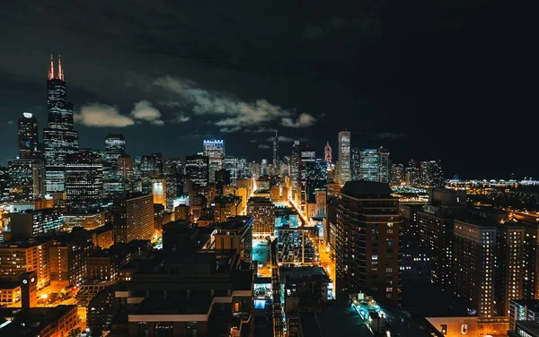 Небоскрёбы в центре города Чикаго — стоковое фото