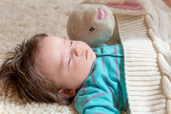 Bambino ragazzo dormire — Foto Stock