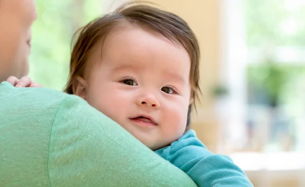 Ailesi ile mutlu bebek — Stok fotoğraf