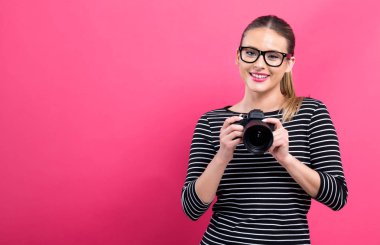 Profesyonel bir fotoğraf ile genç kadın