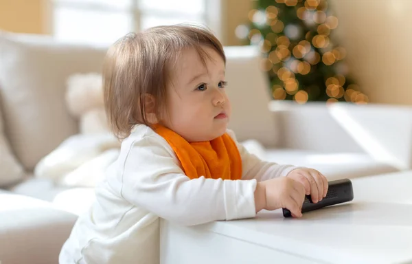 Menino com controle remoto de TV — Fotografia de Stock