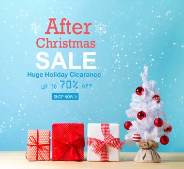 Bir Noel ağacı ve hediye kutusu used sonra Noel satış mesajı