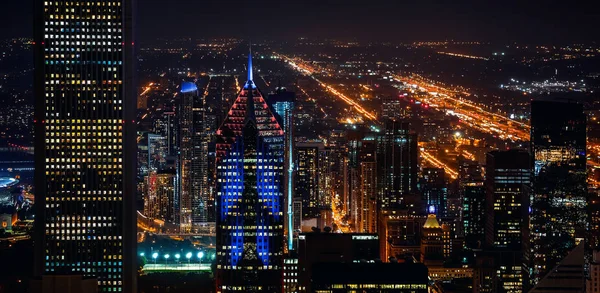 Chicago skyskrapor på natten — Stockfoto