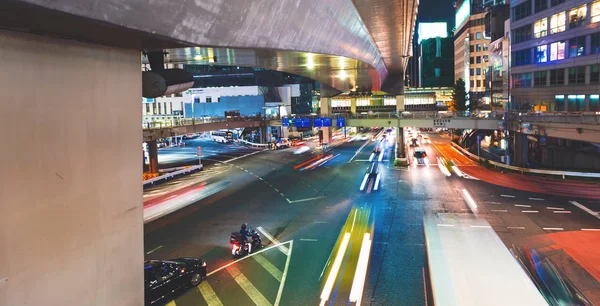 Veduta del traffico sfocato a Shibuya, Tokyo, Giappone — Foto Stock