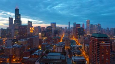 Günbatımı hızlandırılmış Downtown Chicago Skyline - gece gün geçiş