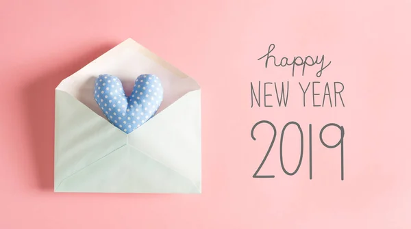 青いハートクッションで新年のメッセージ — ストック写真