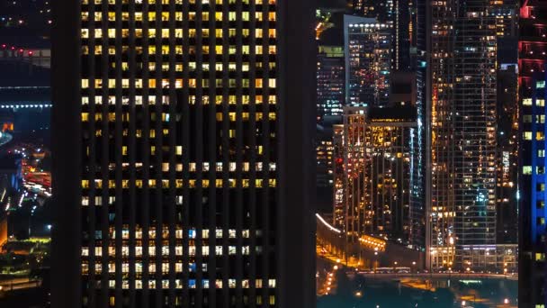 Центр міста Чикаго сповільненої зйомки вночі — стокове відео