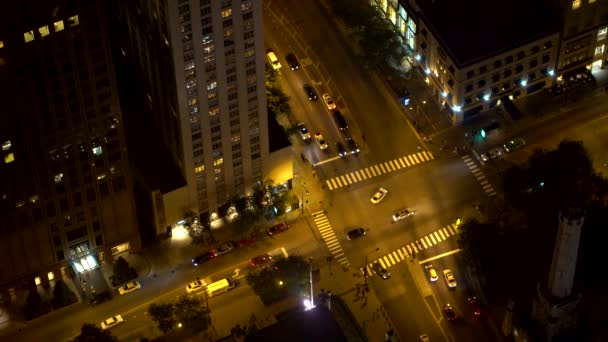 Chicago kruising met verkeer van hoog boven — Stockvideo