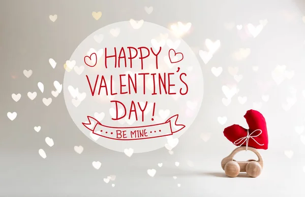 Послание на День Святого Валентина с игрушечной машиной с сердцем — стоковое фото