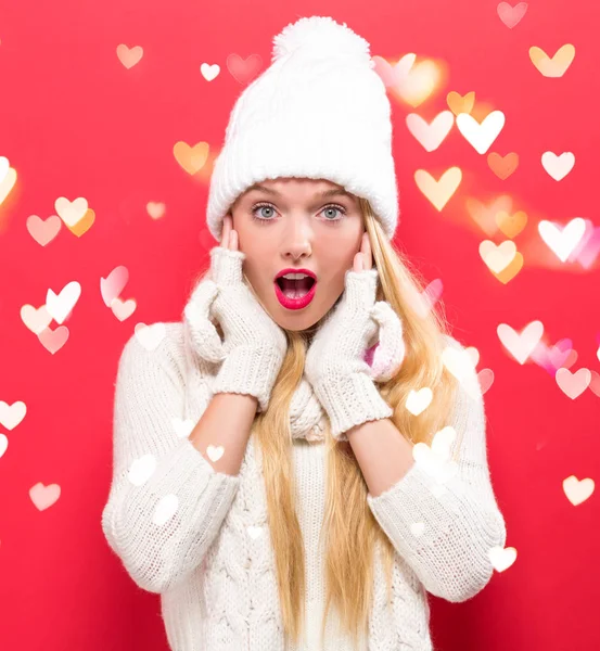 Junge Frau in Winterkleidung — Stockfoto