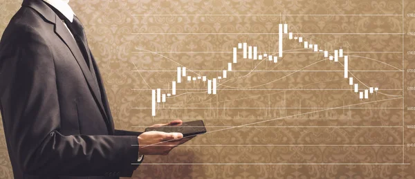 Stock market gyertya diagram üzletember gazdaság egy tabletta — Stock Fotó