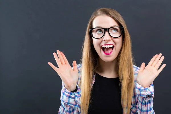 Feliz joven mujer — Foto de Stock