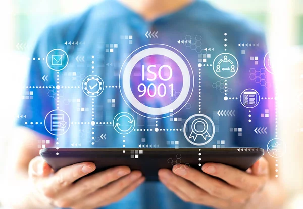 ISO 9001 con el hombre usando una tableta —  Fotos de Stock