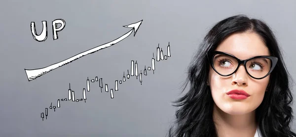 Marknaden upp trenddiagram med ung affärskvinna — Stockfoto