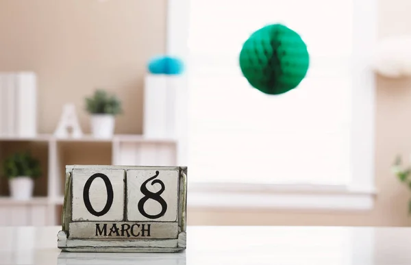 Жінки день 8 березня з календарем дерев'яних блоків — стокове фото