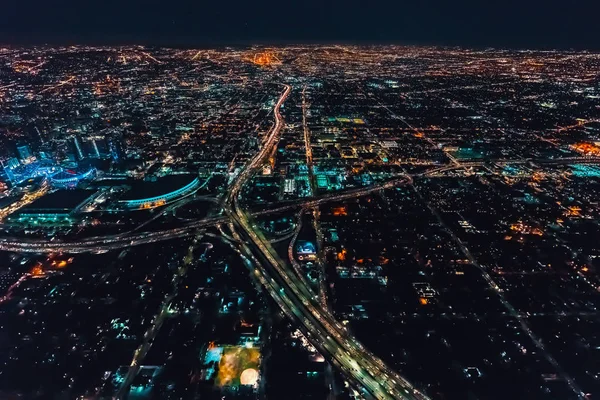 Veduta aerea di una massiccia autostrada a Los Angeles — Foto Stock