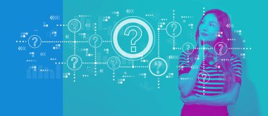 Soru işaretleri ile genç iş kadını